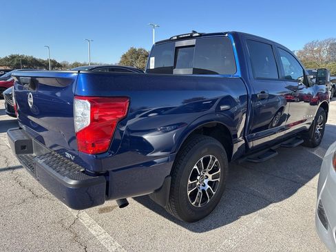 Used 2024 Nissan Titan SV w/ SV Convenience Package image 5