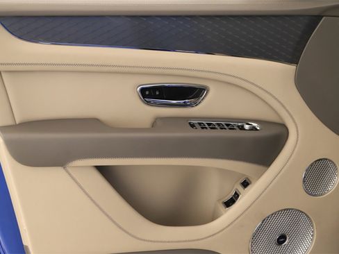 Used 2021 Bentley Bentayga Base image 23