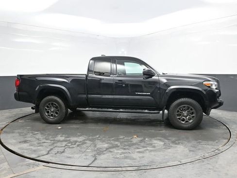 Used 2018 Toyota Tacoma SR5 image 8