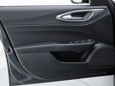 New 2025 Alfa Romeo Giulia w/ Driving Assist Package image 17