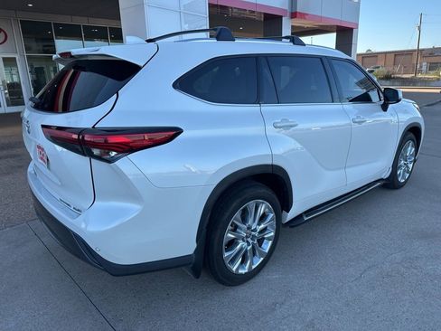 Used 2021 Toyota Highlander Limited image 7