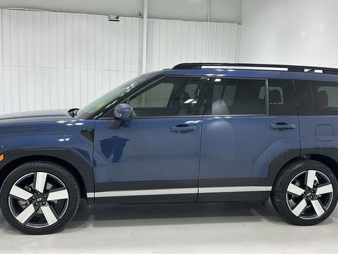 Used 2025 Hyundai Santa Fe Limited FWD image 2