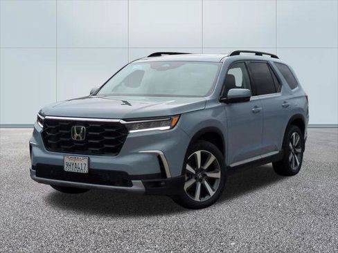 Used 2023 Honda Pilot Touring image 1