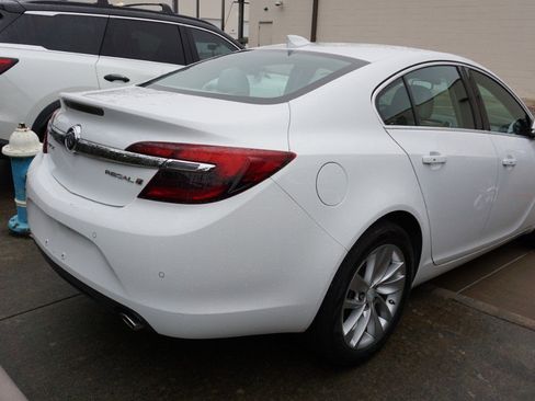 Used 2016 Buick Regal Premium image 3