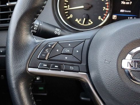 Used 2020 Nissan Rogue SV image 21