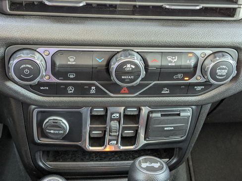 Used 2024 Jeep Wrangler Unlimited Sport AWD/4WD image 26
