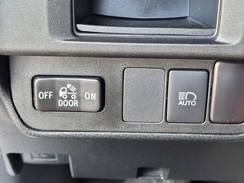 Certified 2018 Toyota Tacoma SR w/ SR Convenience Package AWD/4WD image 16