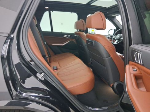 Used 2022 BMW X5 xDrive40i w/ M Sport Package image 31