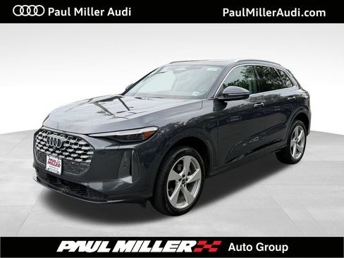 Used 2025 Audi Q5 Premium Plus w/ Premium Plus AWD/4WD image 1