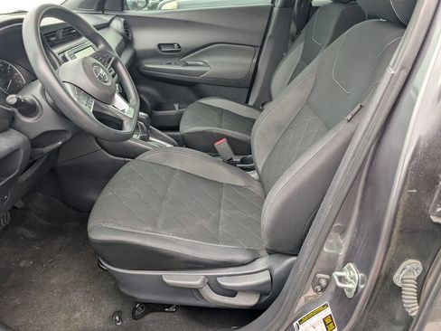 Used 2019 Nissan Kicks S image 9