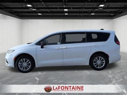 New 2026 Chrysler Pacifica Select AWD/4WD image 2
