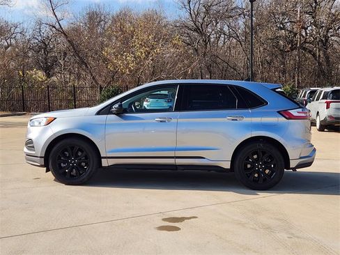 Used 2024 Ford Edge SE w/ Black Appearance Package image 4