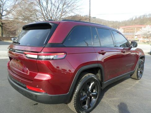 Used 2023 Jeep Grand Cherokee Altitude AWD/4WD image 6