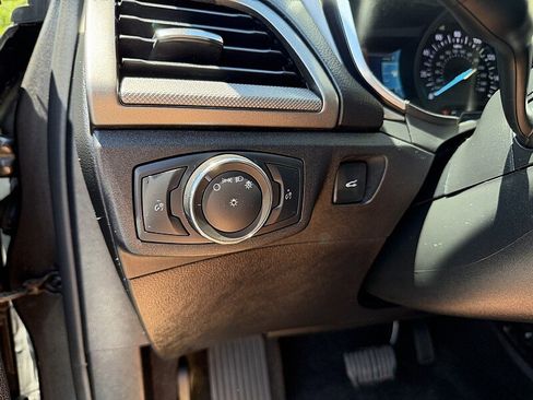 Used 2020 Ford Fusion SE FWD image 19