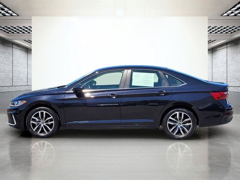 Used 2025 Volkswagen Jetta SE w/ Sunroof Package FWD image 10