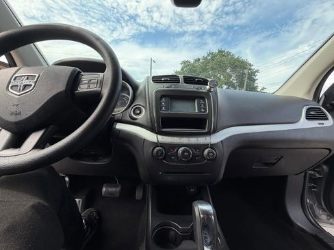 Used 2020 Dodge Journey SE FWD image 10