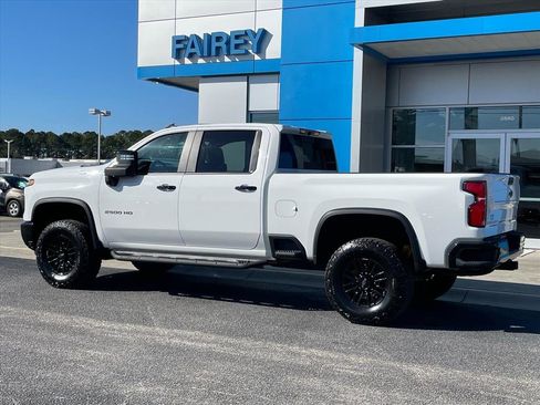 Used 2025 Chevrolet Silverado 2500 ZR2 image 3