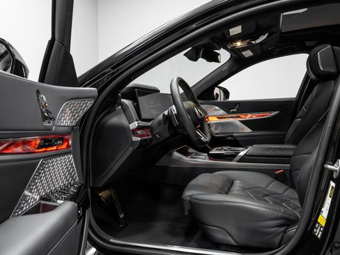 Used 2023 BMW 760i xDrive image 5