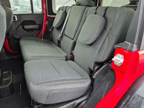 Used 2024 Jeep Wrangler Unlimited AWD/4WD image 29