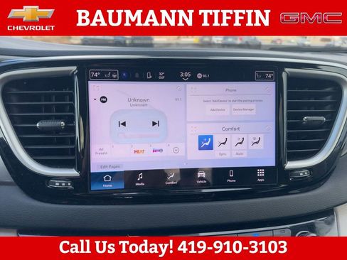 Used 2024 Chrysler Pacifica Touring-L image 21