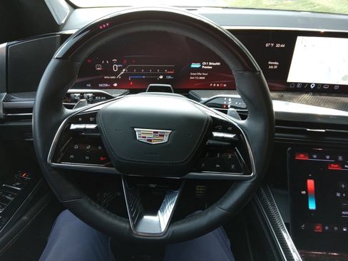 Certified 2025 Cadillac Escalade V AWD/4WD image 13