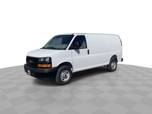 New 2026 GMC Savana 3500 w/ Driver Convenience Package RWD image 4