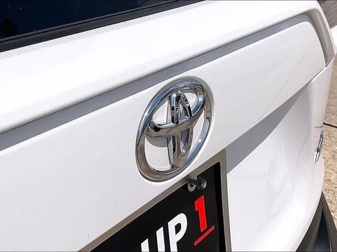 Used 2025 Toyota RAV4 XLE FWD image 31