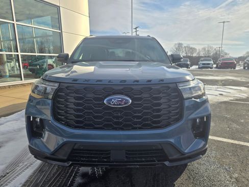 New 2026 Ford Explorer ST-Line w/ ST-Line Street Pack AWD/4WD image 2