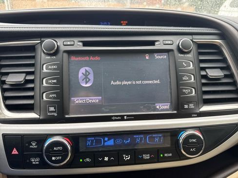 Used 2014 Toyota Highlander Limited Platinum AWD/4WD image 21