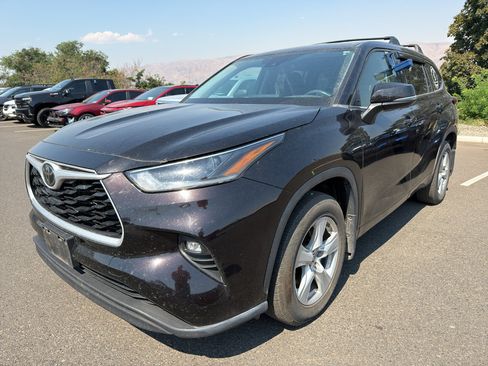 Used 2021 Toyota Highlander LE AWD/4WD image 7