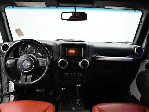 Used 2015 Jeep Wrangler Unlimited Rubicon image 24