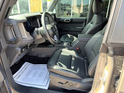 Used 2025 Ford Bronco Outer Banks AWD/4WD image 13