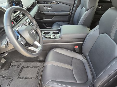 Certified 2025 Honda Pilot Touring image 9