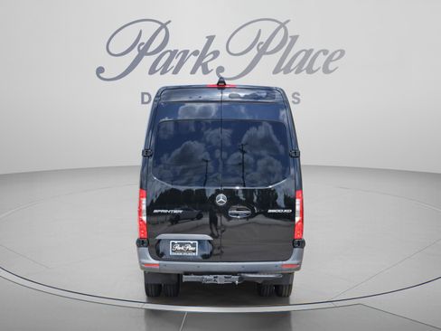 Used 2024 Mercedes-Benz Sprinter 3500 image 4