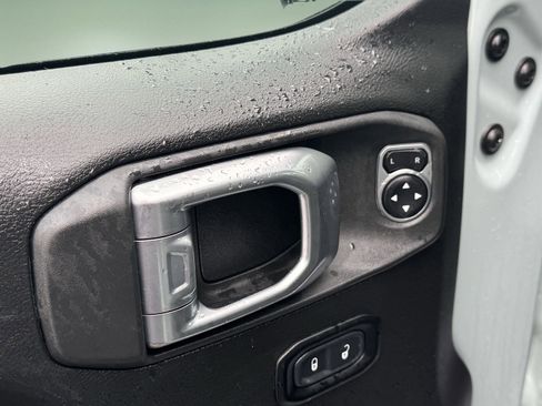 Used 2024 Jeep Wrangler Rubicon w/ Technology Group image 11