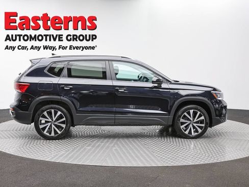 Used 2022 Volkswagen Taos SE AWD/4WD image 3