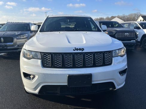 Used 2018 Jeep Grand Cherokee Altitude image 4