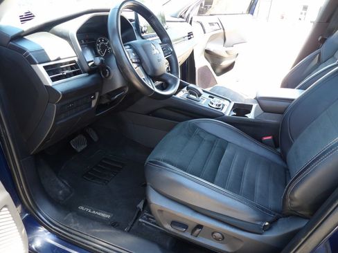 Used 2024 Mitsubishi Outlander SE Black Edition AWD/4WD image 9