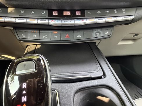 Used 2021 Cadillac XT4 Premium Luxury FWD image 27