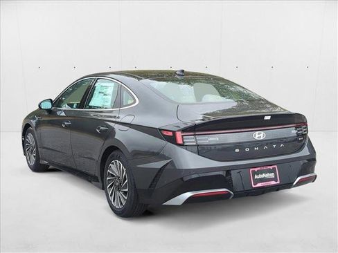 New 2025 Hyundai Sonata Limited image 9