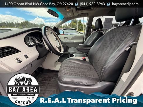 Used 2011 Toyota Sienna SE w/ Preferred Pkg FWD image 12