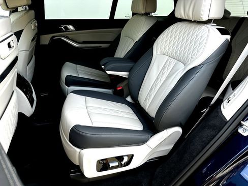 New 2026 BMW X7 xDrive40i w/ M Sport Package image 17