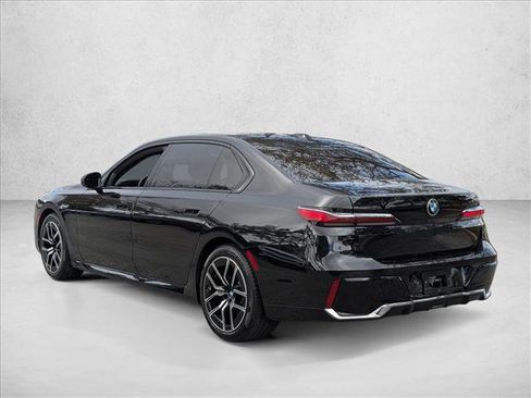 Used 2024 BMW 740i image 8