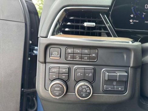 Used 2025 Chevrolet Tahoe High Country AWD/4WD image 35