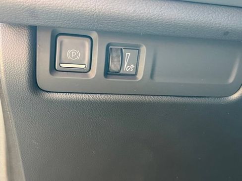 Used 2025 Cadillac XT4 Premium Luxury FWD image 5
