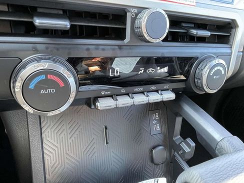 Used 2025 Toyota Tacoma TRD Sport image 21