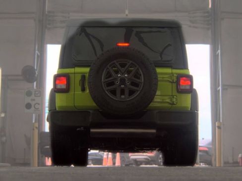 Used 2025 Jeep Wrangler Sport AWD/4WD image 8