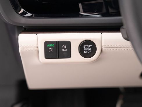 Used 2025 Porsche Panamera 4S image 30