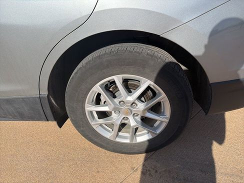 Used 2024 Chevrolet Equinox LT w/ LPO, Floor Liner Package FWD image 4