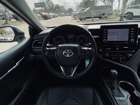 Used 2024 Toyota Camry SE image 11
